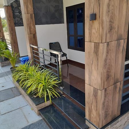 Milestone Inn Sultan Bathery Esterno foto