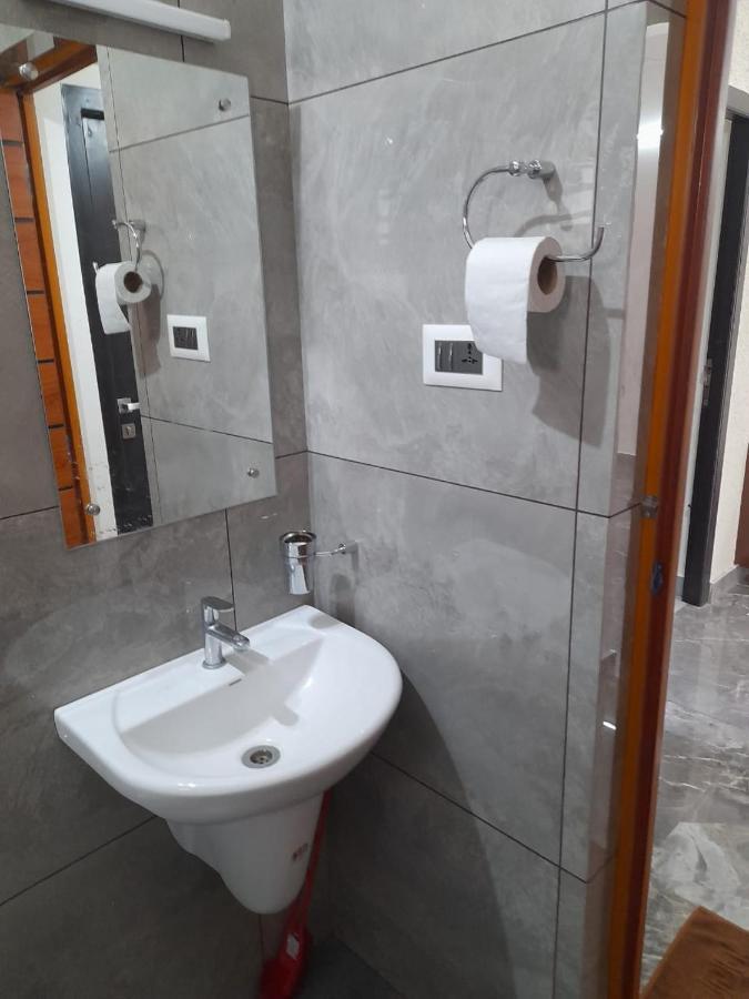 Milestone Inn Sultan Bathery Esterno foto